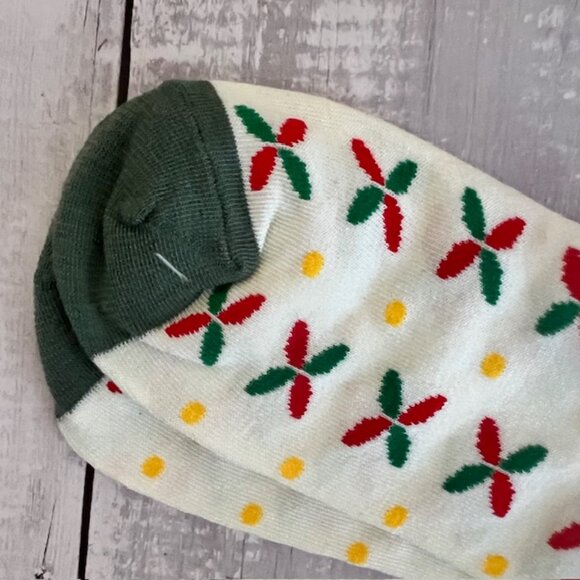 2-Pack Cute Vintage-Inspired Crew Socks – Floral & Retro Patterns - Picture 3 of 6